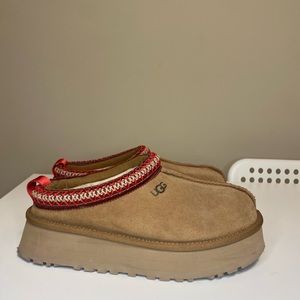 Ugg “Tazz Slip-On Slippers” platform